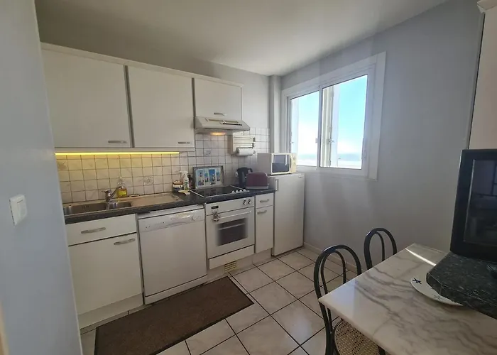 Rénové 3 Pièces Avec Balcon, Proche - - Fr-1-224c-237