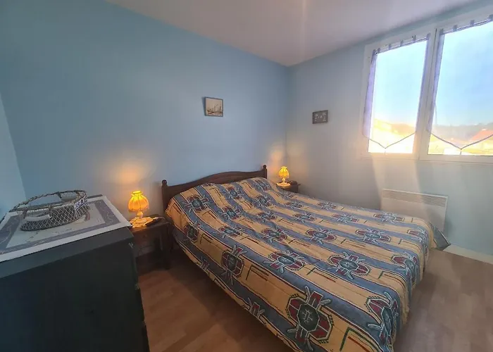 Rénové 3 Pièces Avec Balcon, Proche - - Fr-1-224c-237