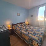 Renove 3 Pieces Avec Balcon, Proche - - Fr-1-224c-237